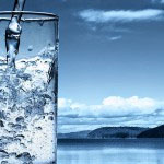 Največkrat vode ne smatramo kot živilo, vendar je v primeru zaprtja še kako pomemben del prehrane.