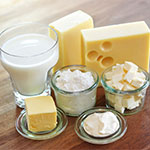 Mlečni izdelki, kot so sir, jogurt, smetana, sladoled, skuta, so skupaj z mlekom kot takšnim, pogost povzročitelj alergičnih reakcij. 
