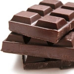 Večina alergičnih reakcij ob uživanju čokolade se pripisuje sestavinam, ki so v njej, kot so mleko, oreščki, soja, mlečni izdelki ali dodatki. 